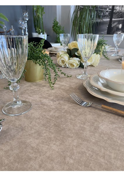 Kadife Dokulu Dertsiz Sütlü Kahverengi Koyu Bej Masa Örtüsü modelleri