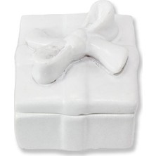 Mutlu Adım 24 Adet Beyaz Fiyonklu Kare Kutu Biblo 4 x 4 cm