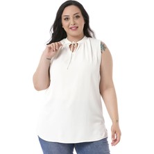 Büyük Beden Yakası Bağlamalı Dik Yaka Yanı Yırtmaçlı Dökümlü Kolsuz Beyaz Bluz