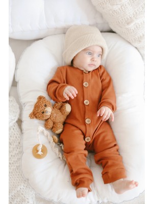 Unisex Kız ve Erkek Bebek Tulum, Düz Renkli Ahşap Düğme Tasarımlı Organik Bebek Tulumu