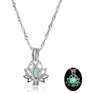 The Collection Karanlıkta Parlayan Lotus Çiçeği Kolye