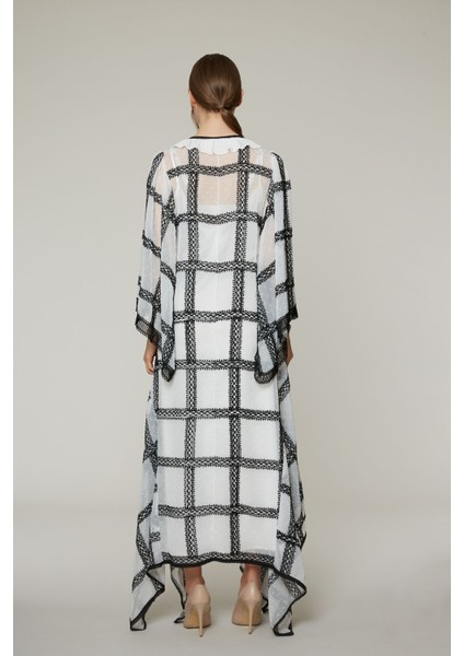 Şerit Dantelli Fırfırlı Yakalı Uzun Kaftan