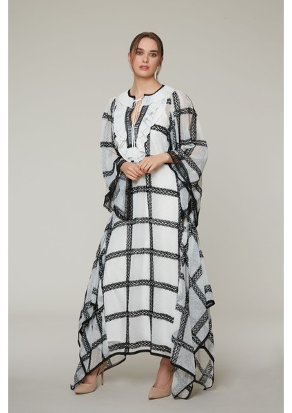 Şerit Dantelli Fırfırlı Yakalı Uzun Kaftan