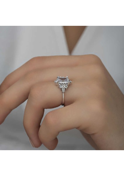 Gümüş Beyaz Baget Taşlı Kadın Yüzük fırsatları