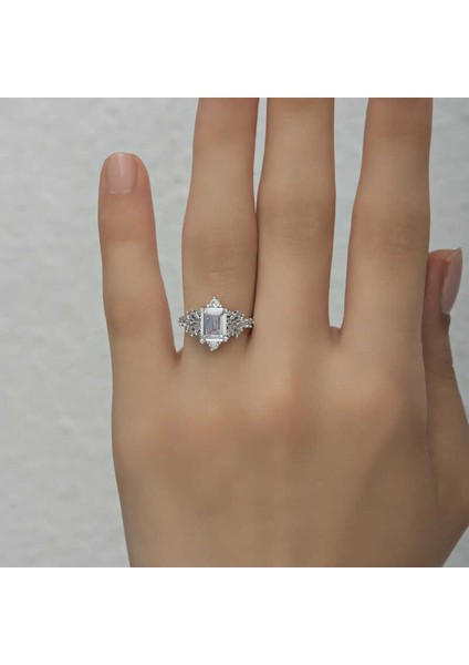 Gümüş Beyaz Baget Taşlı Kadın Yüzük indirimleri