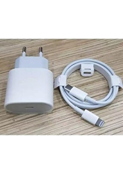 Iphone 20W Hızlı Şarj Aleti + Usb-C To Lightning Kablo