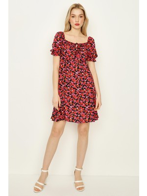 Select Moda Kadın Çiçek Desenli Beşgen Yaka Balon Kollu Mini Elbise