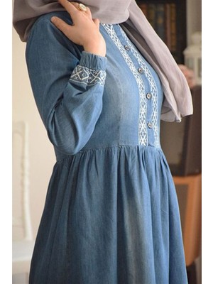 İlkimay Yarım Düğmeli Nakışlı Sonya Tesettür Kot Elbise 208 - Açık Mavi