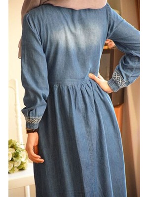 İlkimay Yarım Düğmeli Nakışlı Sonya Tesettür Kot Elbise 208 - Açık Mavi