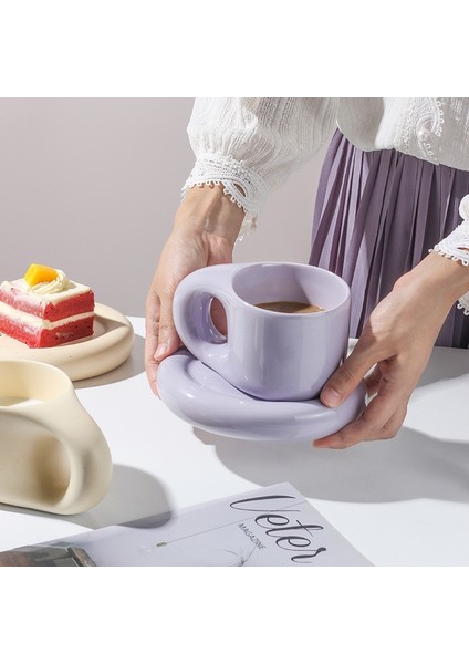 260 ml Yaratıcı El Yapımı Yağ Kolu Kupa ve Oval Plaka Kişiselleştirilmiş Seramik Fincan (Yurt Dışından) fiyatları