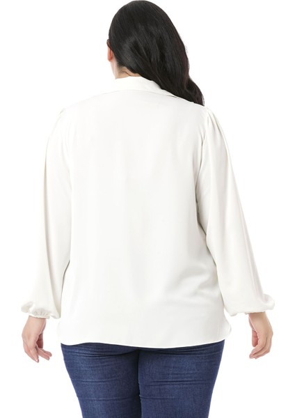 Büyük Beden Yakası Fırfırlı Omuzları Büzgülü Kolu Düğmeli Dökümlü Beyaz Bluz modelleri