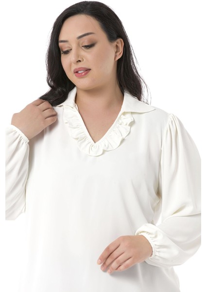Büyük Beden Yakası Fırfırlı Omuzları Büzgülü Kolu Düğmeli Dökümlü Beyaz Bluz fırsatları