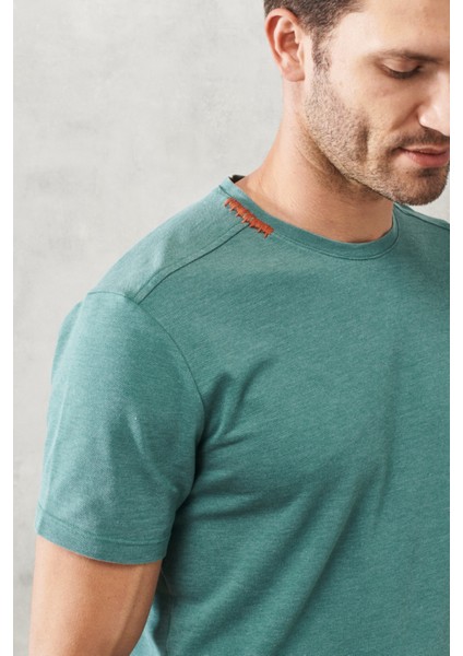 Erkek Yeşil Slim Fit Dar Kesim Bisiklet Yaka Pamuklu Tişört fiyatları