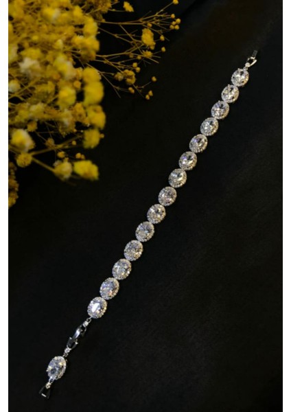 Büyük Taşlarla Kaplı Zirkon Taşlı Bileklik