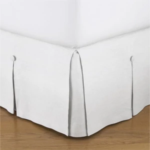 Beyaz Yırtmaç ve Düğme Süsleriyle Çok Şık Baza Eteği