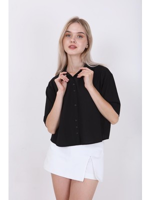 Vitrin Önden Düğmeli Kısa Kol Gömlek