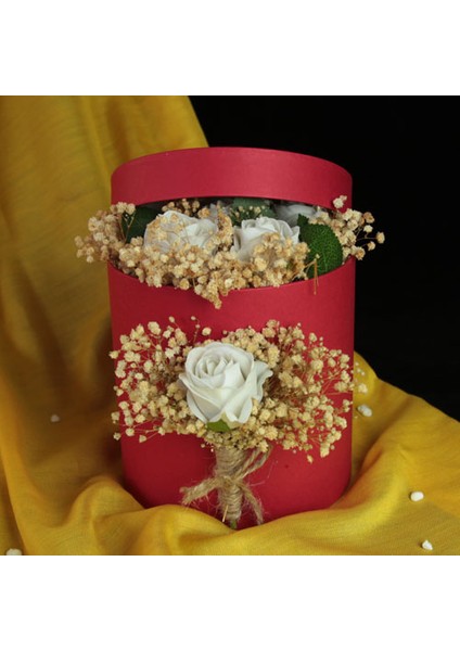 Kutu Kırmızı Dolusu Beyaz Güller & Çipsolarla Sarmalı Sevgiliye Hediye fiyatları