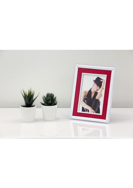 10 x 15cm Koton Desenli Metal Fotoğraf Çerçevesi "Kırmızı"