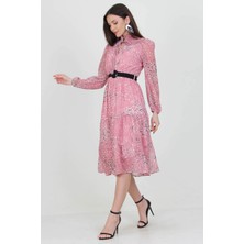 Neşeli Butik Kadın Pudra Kemerli Yeni Sezon Midi Boy Desenli Şifon Elbise APCX04