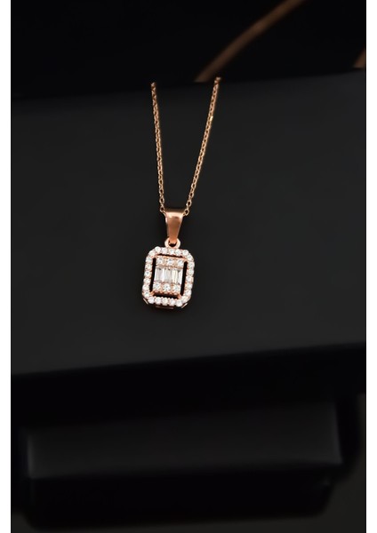 925 Ayar Gümüş Rodyum Kaplama Zirkon Baget Kare Taşlı Kolye fiyatları