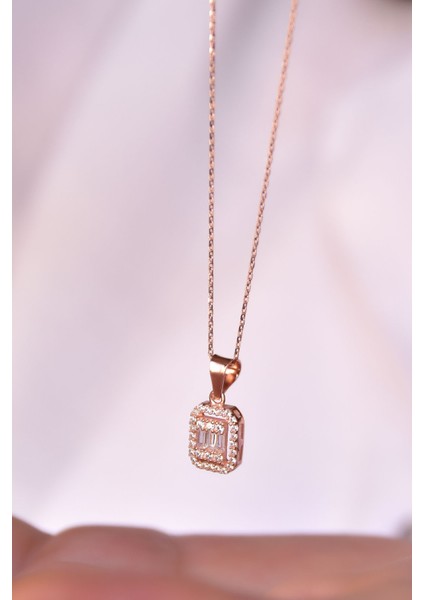 925 Ayar Gümüş Rodyum Kaplama Zirkon Baget Kare Taşlı Kolye modelleri