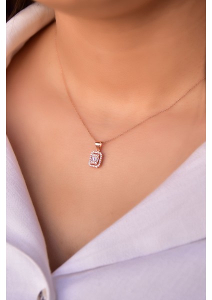 925 Ayar Gümüş Rodyum Kaplama Zirkon Baget Kare Taşlı Kolye fırsatları