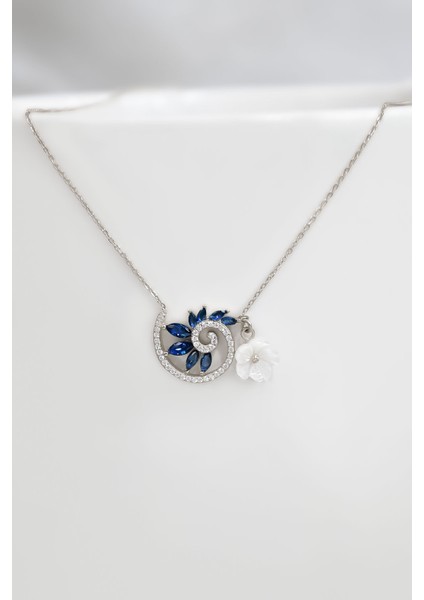 925 Ayar Gümüş Gold Kaplama Lacivert Taşlı Sedef Manolya Çiçeği Kolye