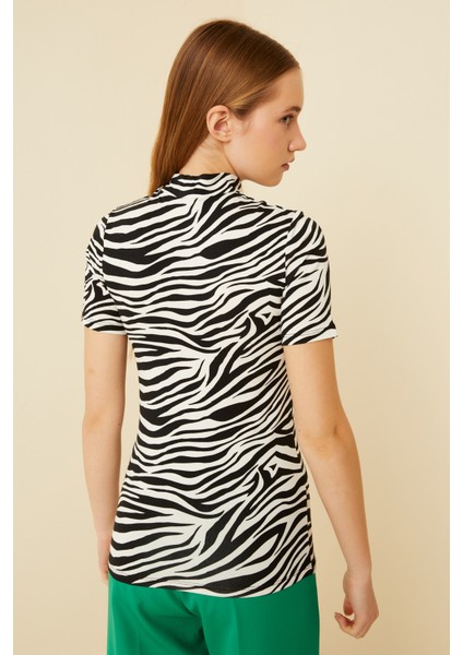 Kadın Siyah Zebra Desenli Kısa Kol Bluz