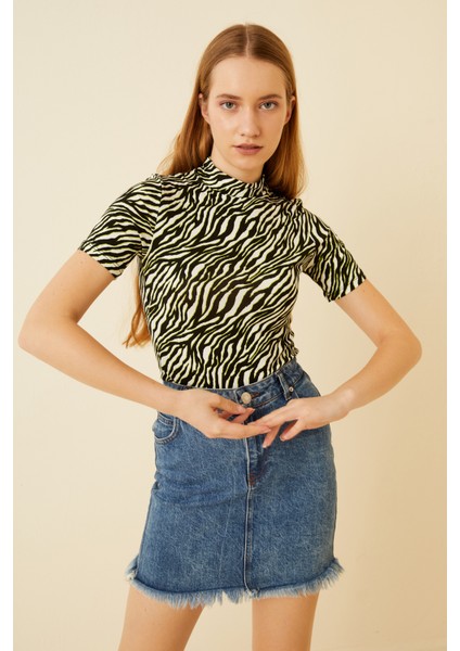 Kadın Siyah Yeşil Zebra Desenli Kısa Kol Bluz