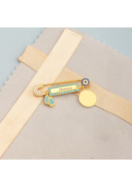 925 Ayar Gümüş Kişiye Özel Mavi Ayak Figürlü ve Plakalı Erkek Bebek Hediyelik Iğne modelleri