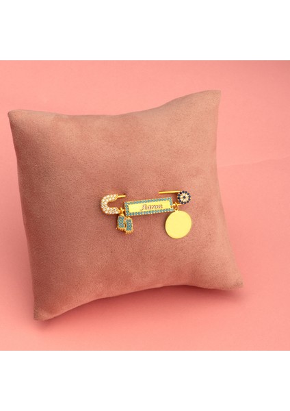 925 Ayar Gümüş Kişiye Özel Mavi Ayak Figürlü ve Plakalı Erkek Bebek Hediyelik Iğne fırsatları