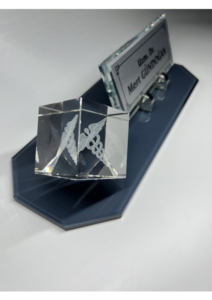 Füme Cam Masaüstü Isimlik Küp Patlatma Doktorlara Eczacı Logolu Hediyelik Gümüş Renk fırsatları