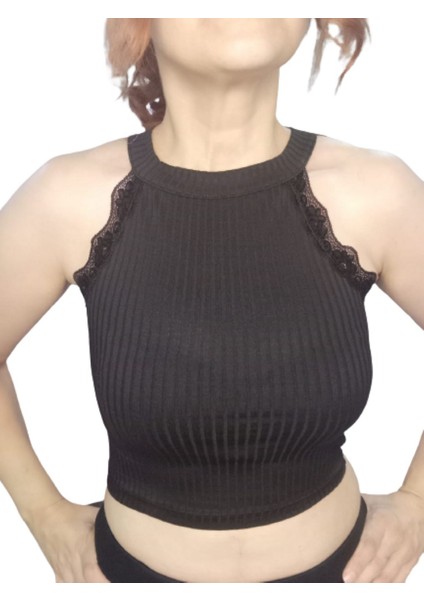 Siyah Dantel Detaylı Halter Yaka Crop