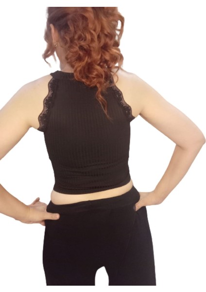 Siyah Dantel Detaylı Halter Yaka Crop