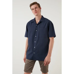Oversize Fit Kısa Kollu Tek Cepli Apaş Yaka Gömlek Erkek GÖMLEK CF21194664