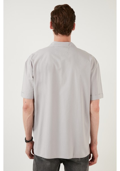 Oversize Fit Kısa Kollu Tek Cepli Apaş Yaka Gömlek Erkek GÖMLEK CF21194664