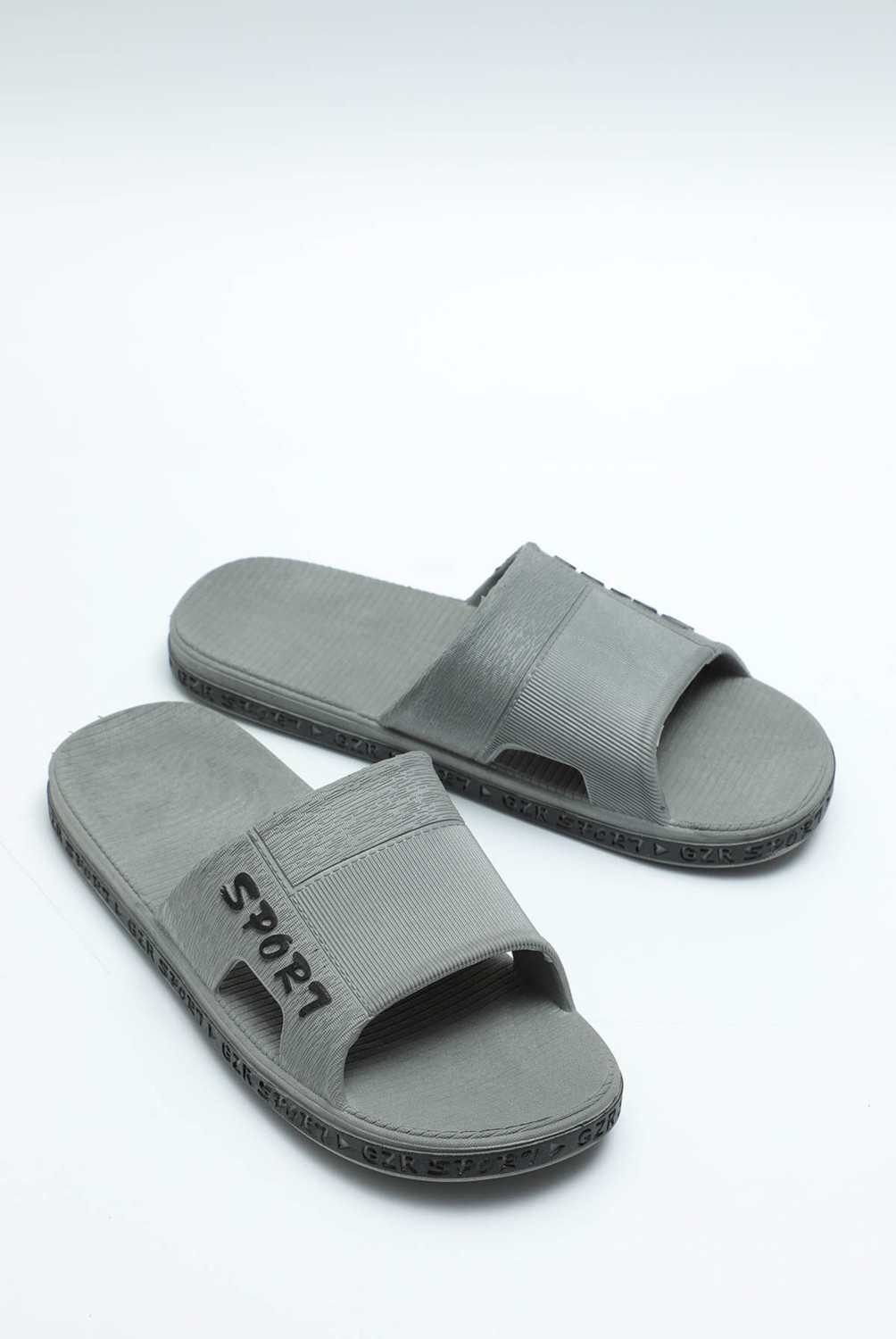 Gezer Yazlık Kaydırmaz Taban Erkek Terlik Hafif ve Rahat Günlük Kullanım İçin