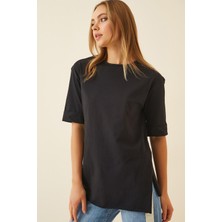 Hazelin Kadın Siyah Bisiklet Yaka Yandan Yırtmaçlı Kolu Katlı Oversize Örme T-Shirt HZL22S-BD143251