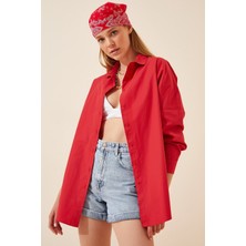 Hazelin Kadın Kırmızı Oversize Uzun Kol Basic Gömlek Düz Renk Günlük Stil HZL22W-BD139001