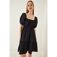 Hazelin Kadın Siyah Büzgülü Yaka Lastikli Bel Kloş Poplin Elbise HZL22S-BD123511