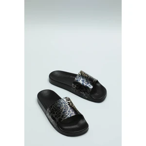 Yazlık Kadın Terlik