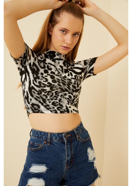 Kadın Gri Siyah Leopar Desenli Kısa Kol Crop