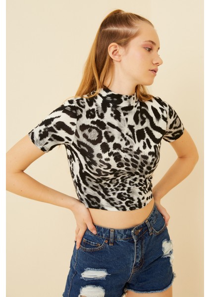 Kadın Gri Siyah Leopar Desenli Kısa Kol Crop fiyatları