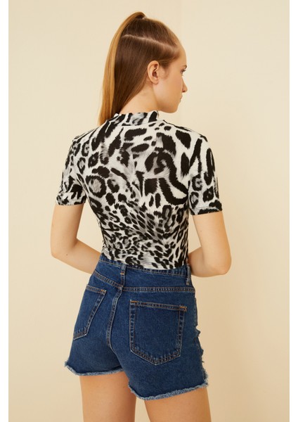 Kadın Gri Siyah Leopar Desenli Kısa Kol Crop modelleri