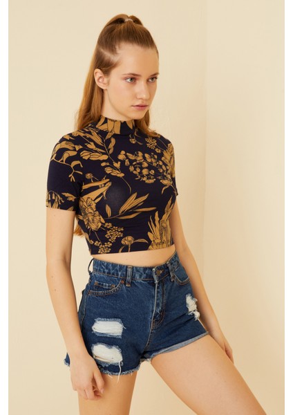Kadın Lacivert Camel Desenli Kısa Kol Crop Bluz