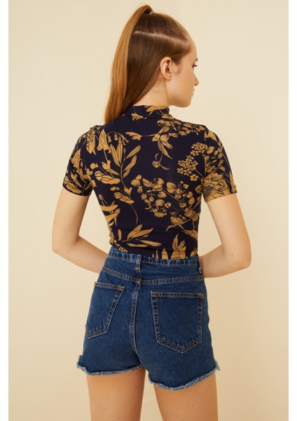 Kadın Lacivert Camel Desenli Kısa Kol Crop Bluz