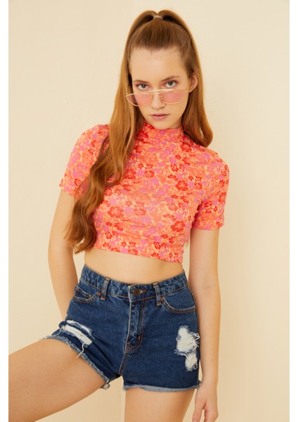 Kadın Pembe Kır Çiçeği Desenli Kısa Kol Crop Bluz
