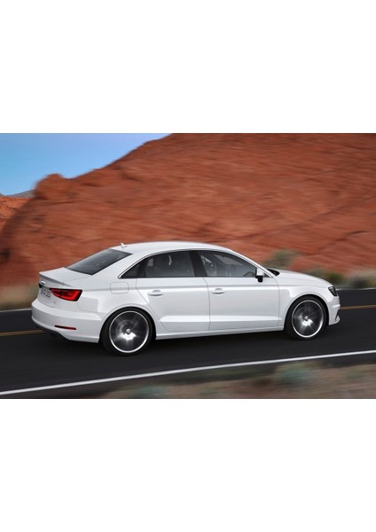 Audi A3 Sedan 2013-2014-2015-2016 Sol Arka Tampon Alt Köşe Reflektörü Yansıtıcı Kedi Gözü 8V5945105A