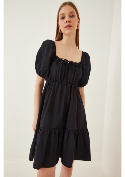 Kadın Siyah Büzgülü Yaka Lastikli Bel Kloş Poplin Elbise HZL22S-BD123511