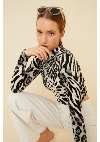 Kadın Gri Siyah Leopar Desenli Uzun Kol Crop Bluz